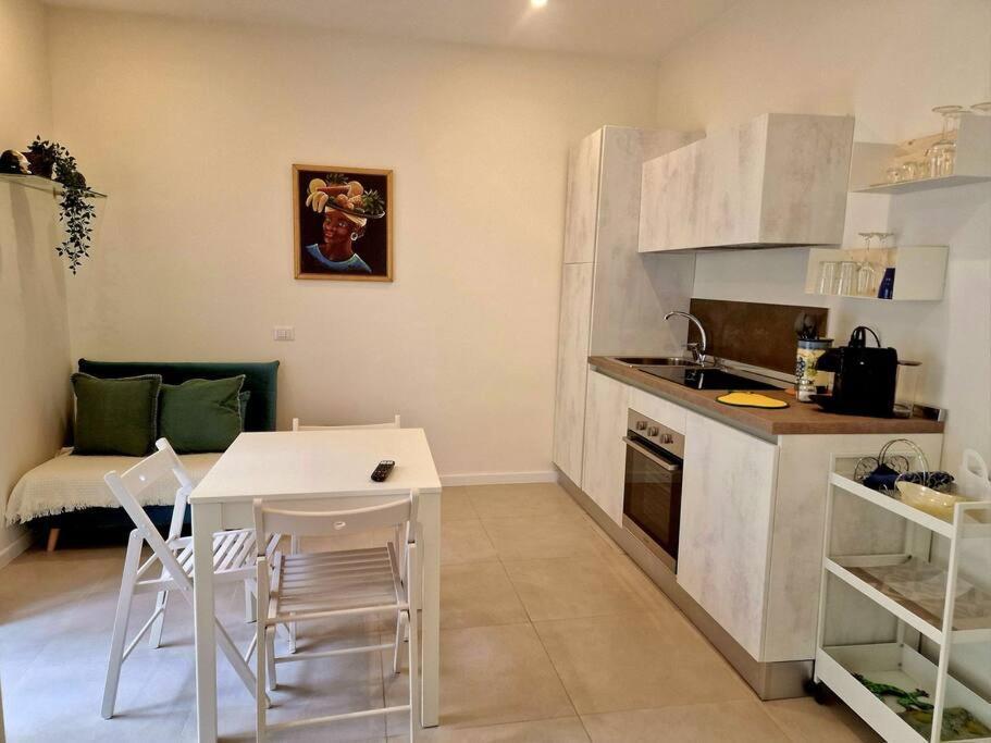 Piccolo Appartamento Di Charme Naples Exterior photo